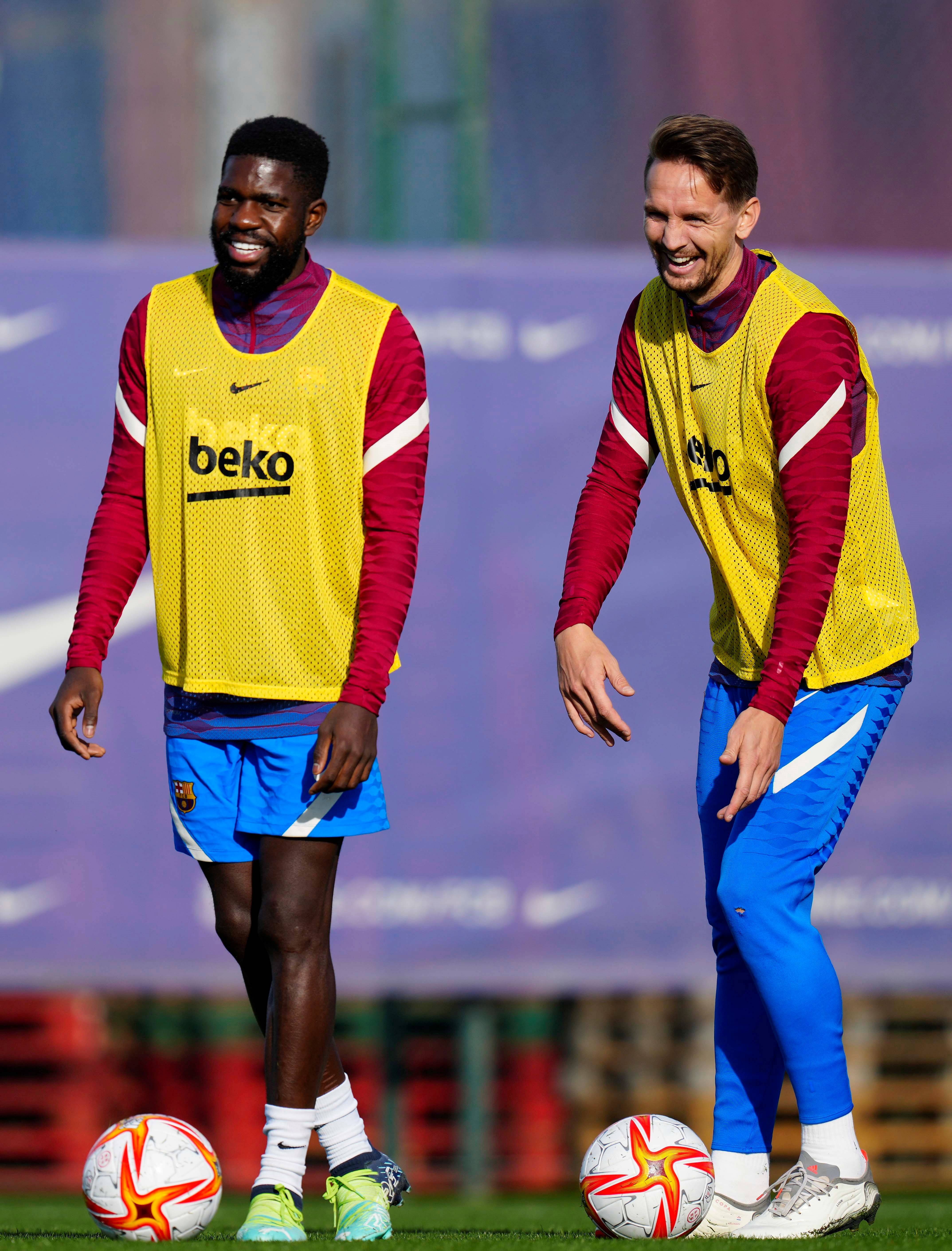 英雄联盟s15-关于巴塞罗那迎国王杯关键赛，冲刺阶段官宣签约，气氛紧张，球队文化再被提及的信息