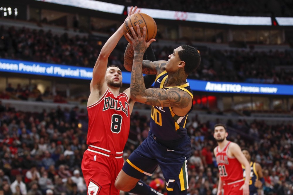 lol台服官网地址-里程碑夜!芝加哥公牛状态回暖;CBA常规赛国际比赛日刷纪录;球迷炸锅;控场能力受关注的简单介绍